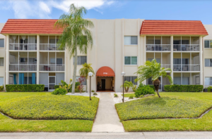 Home of Lloyd Dobson Artist studio gallery in the Gulf Gate area of Sarasota Florida